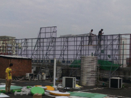  楼顶发光字工程案例(华润超市楼顶改造)